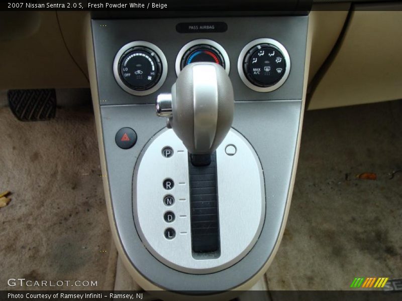 Fresh Powder White / Beige 2007 Nissan Sentra 2.0 S
