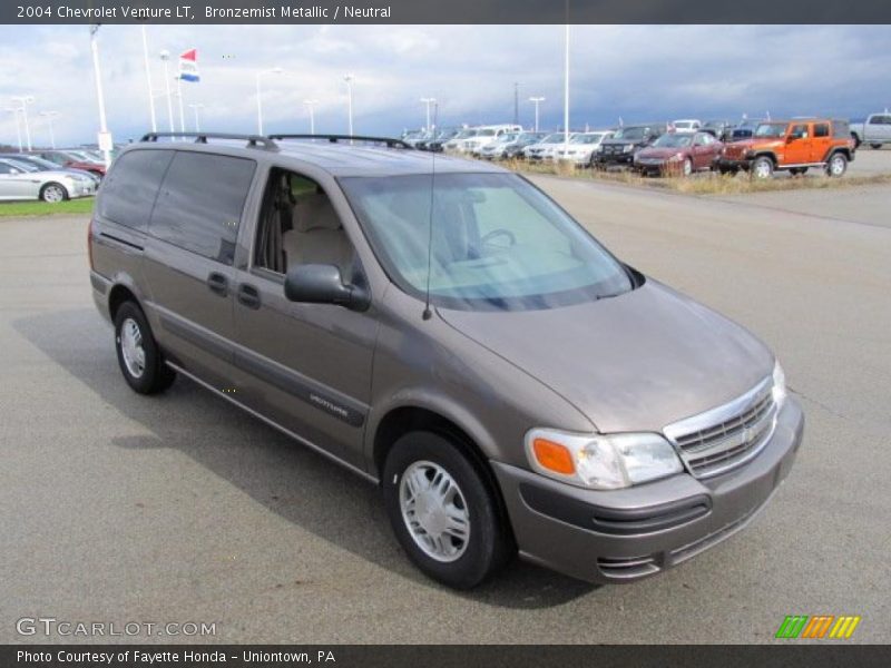 Front 3/4 View of 2004 Venture LT
