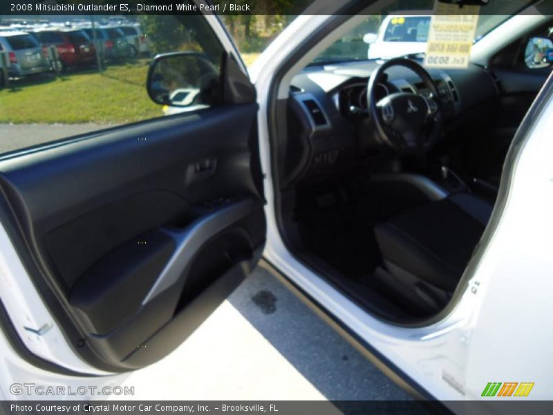 Diamond White Pearl / Black 2008 Mitsubishi Outlander ES