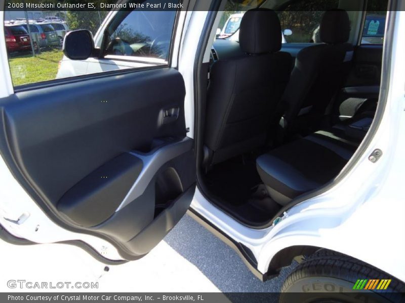 Diamond White Pearl / Black 2008 Mitsubishi Outlander ES