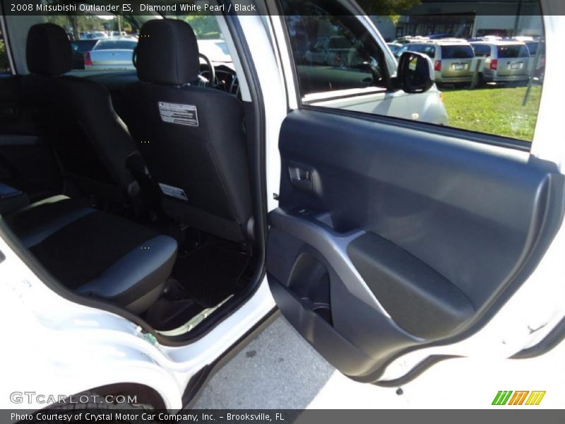 Diamond White Pearl / Black 2008 Mitsubishi Outlander ES