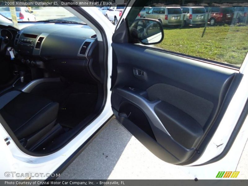 Diamond White Pearl / Black 2008 Mitsubishi Outlander ES