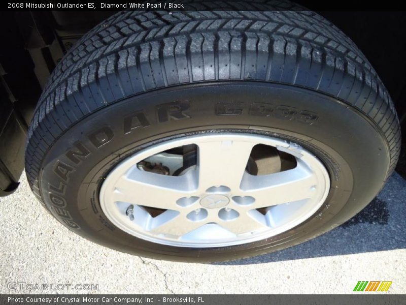 Diamond White Pearl / Black 2008 Mitsubishi Outlander ES
