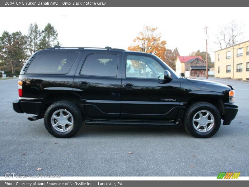 Onyx Black / Stone Gray 2004 GMC Yukon Denali AWD