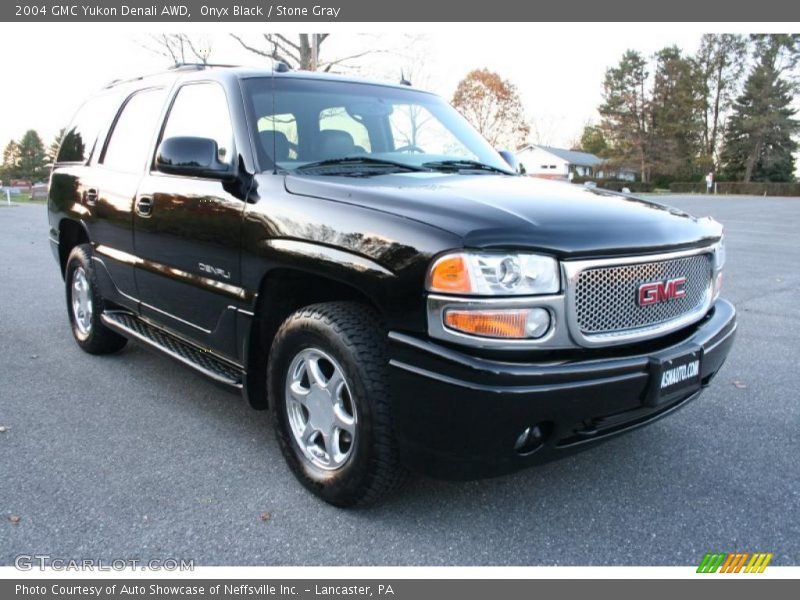 Onyx Black / Stone Gray 2004 GMC Yukon Denali AWD