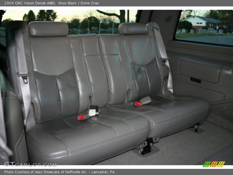 Onyx Black / Stone Gray 2004 GMC Yukon Denali AWD