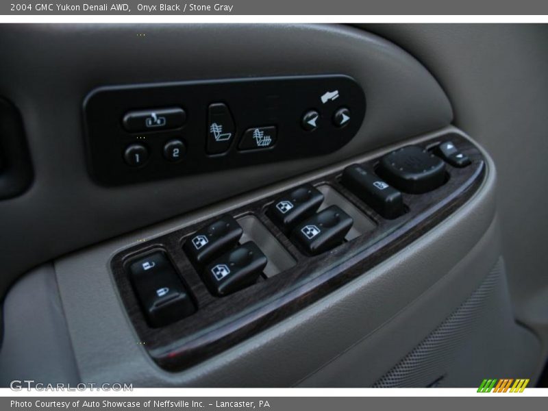 Onyx Black / Stone Gray 2004 GMC Yukon Denali AWD