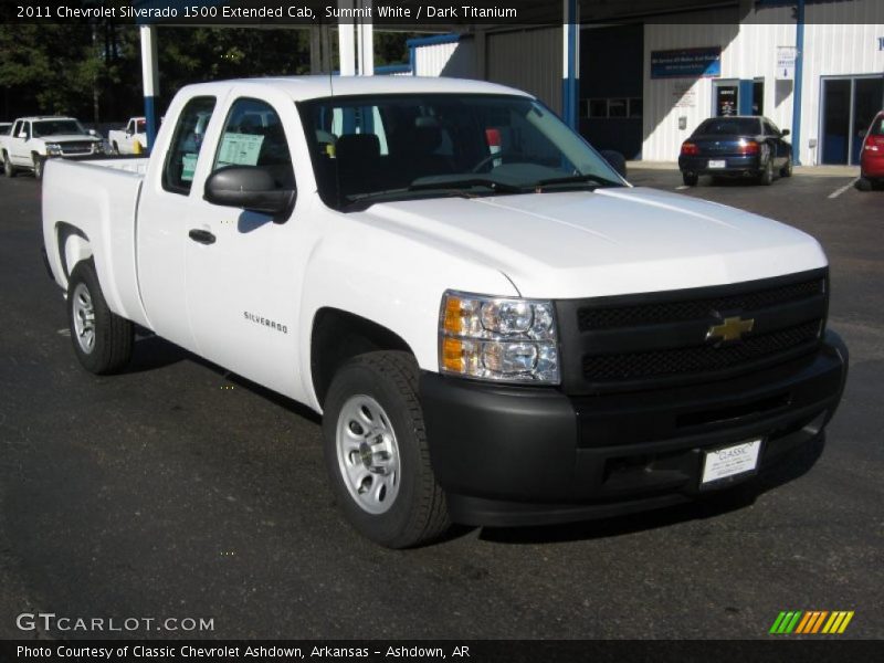 Front 3/4 View of 2011 Silverado 1500 Extended Cab