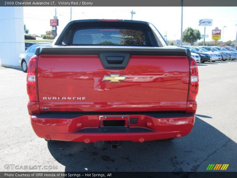 Victory Red / Ebony 2009 Chevrolet Avalanche LT