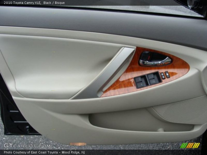 Black / Bisque 2010 Toyota Camry XLE