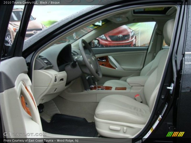 Black / Bisque 2010 Toyota Camry XLE