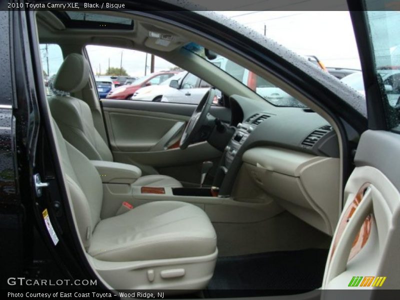 Black / Bisque 2010 Toyota Camry XLE