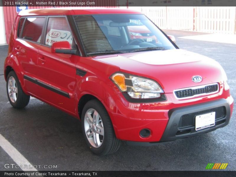 Front 3/4 View of 2011 Soul +