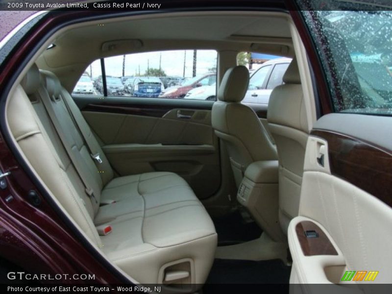 Cassis Red Pearl / Ivory 2009 Toyota Avalon Limited