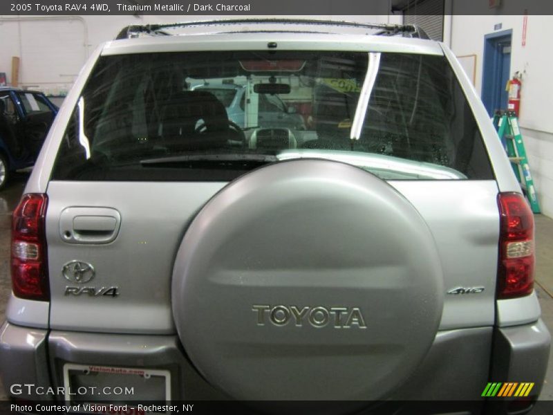 Titanium Metallic / Dark Charcoal 2005 Toyota RAV4 4WD