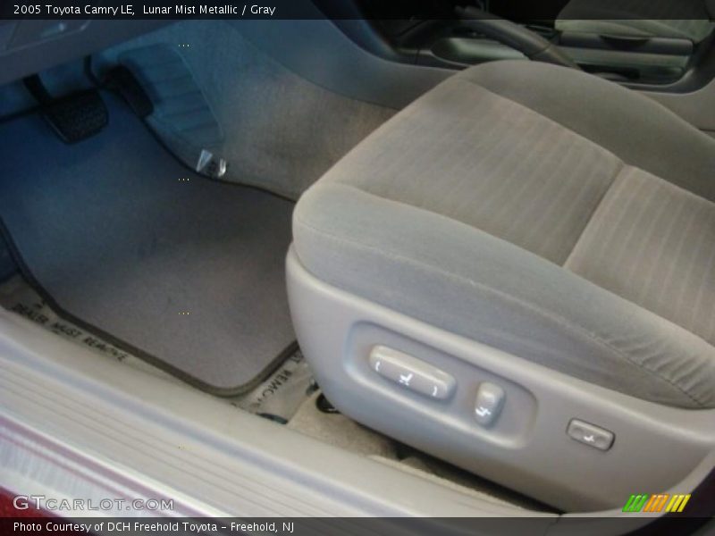 Lunar Mist Metallic / Gray 2005 Toyota Camry LE