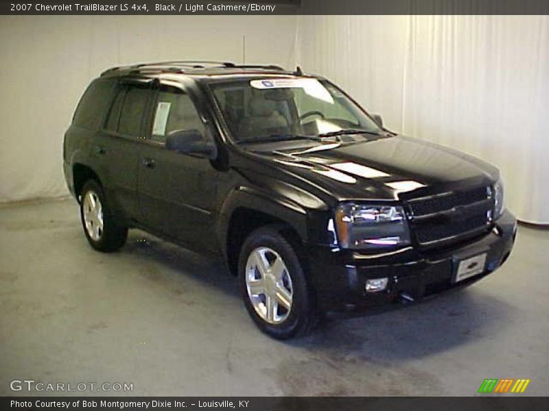 Black / Light Cashmere/Ebony 2007 Chevrolet TrailBlazer LS 4x4