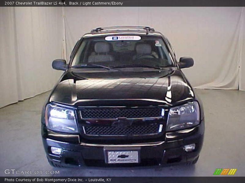 Black / Light Cashmere/Ebony 2007 Chevrolet TrailBlazer LS 4x4
