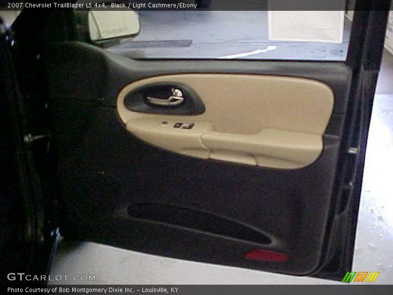 Black / Light Cashmere/Ebony 2007 Chevrolet TrailBlazer LS 4x4