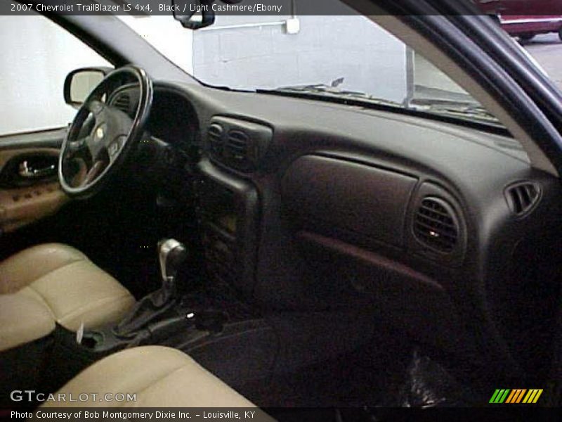 Black / Light Cashmere/Ebony 2007 Chevrolet TrailBlazer LS 4x4