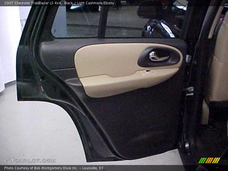 Black / Light Cashmere/Ebony 2007 Chevrolet TrailBlazer LS 4x4