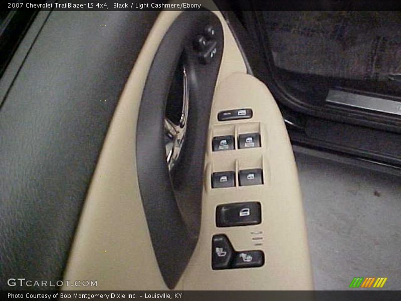 Black / Light Cashmere/Ebony 2007 Chevrolet TrailBlazer LS 4x4