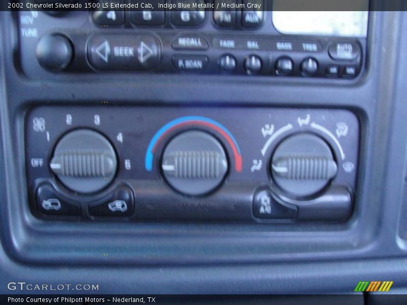 Indigo Blue Metallic / Medium Gray 2002 Chevrolet Silverado 1500 LS Extended Cab