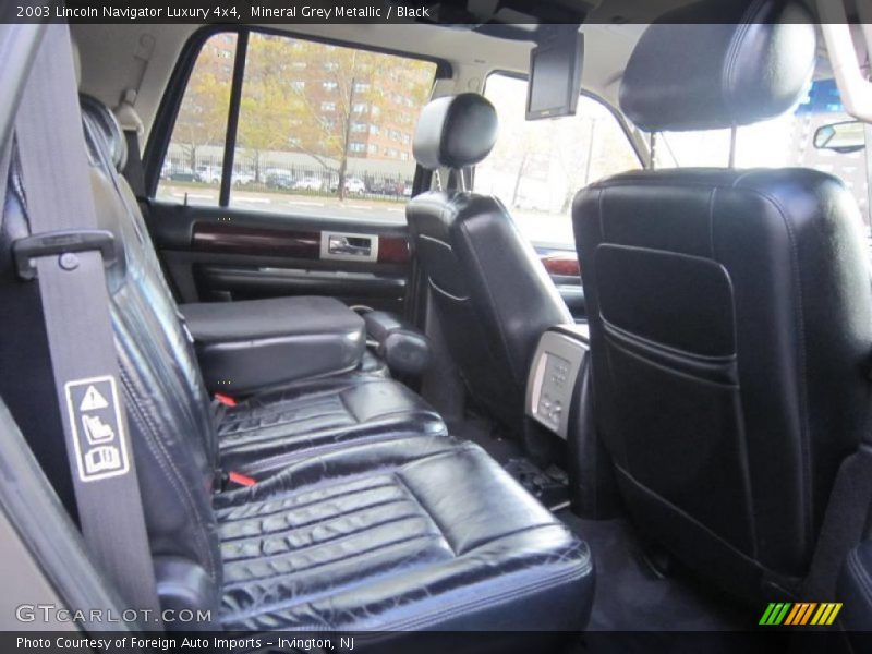  2003 Navigator Luxury 4x4 Black Interior