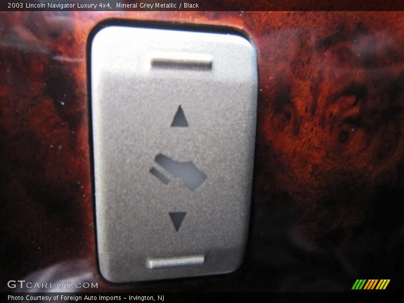 Controls of 2003 Navigator Luxury 4x4