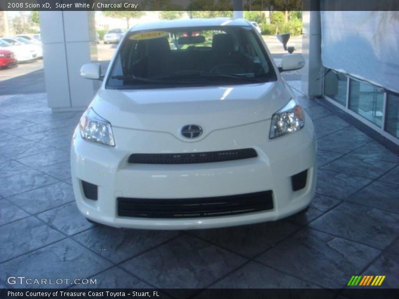 Super White / Charcoal Gray 2008 Scion xD