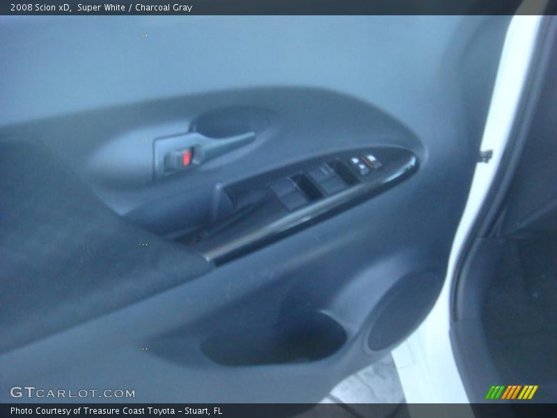 Super White / Charcoal Gray 2008 Scion xD