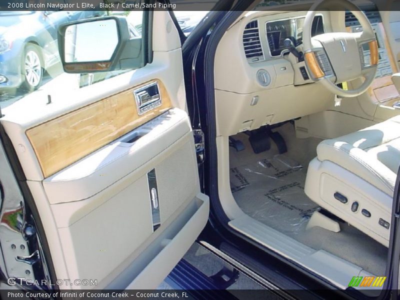 2008 Navigator L Elite Camel/Sand Piping Interior