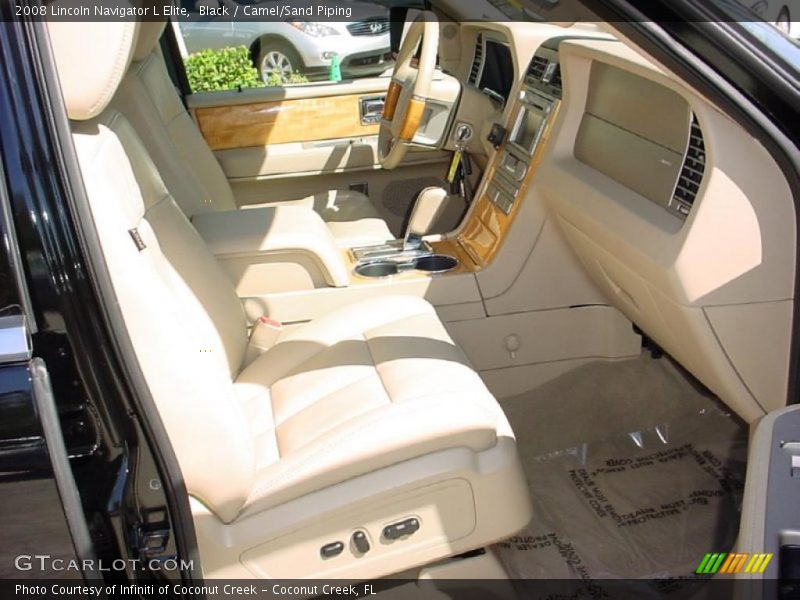  2008 Navigator L Elite Camel/Sand Piping Interior