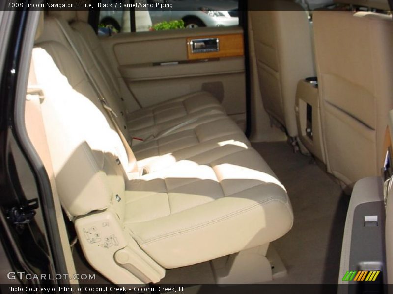  2008 Navigator L Elite Camel/Sand Piping Interior