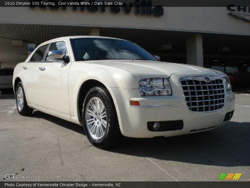 Cool Vanilla White / Dark Slate Gray 2010 Chrysler 300 Touring