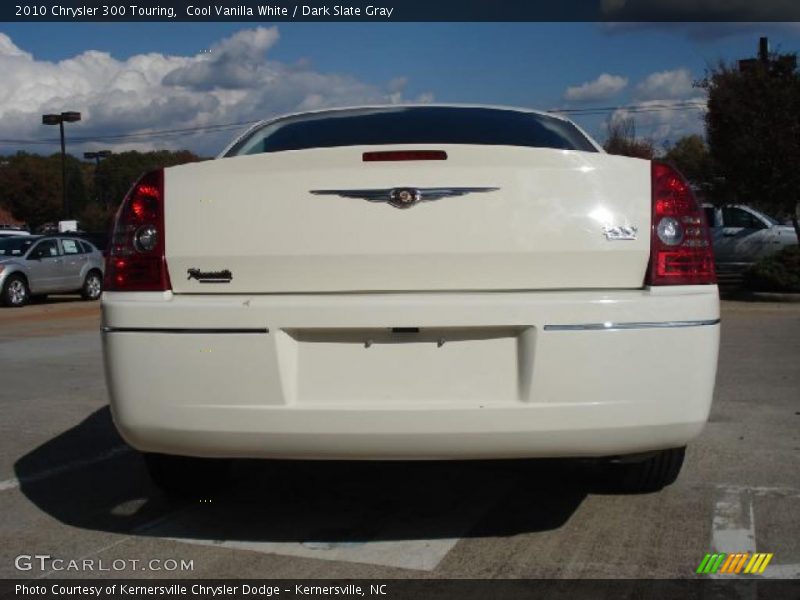 Cool Vanilla White / Dark Slate Gray 2010 Chrysler 300 Touring