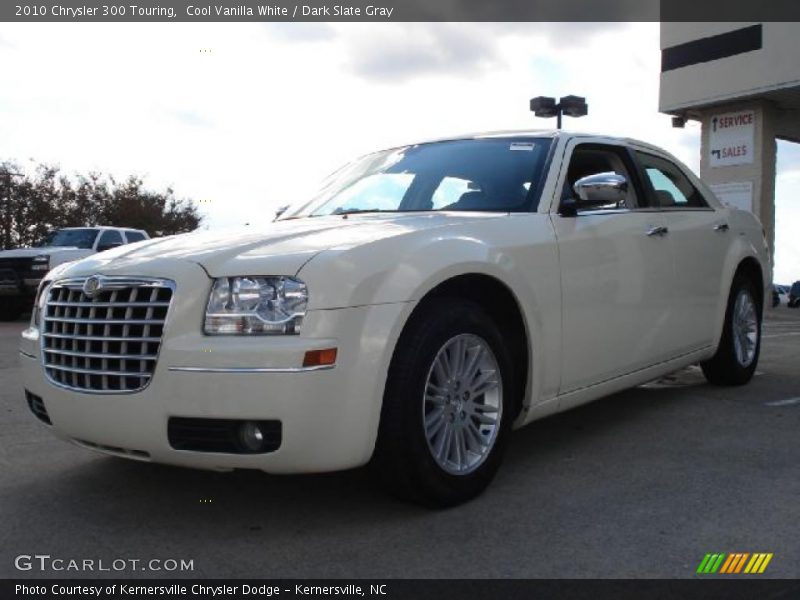 Cool Vanilla White / Dark Slate Gray 2010 Chrysler 300 Touring