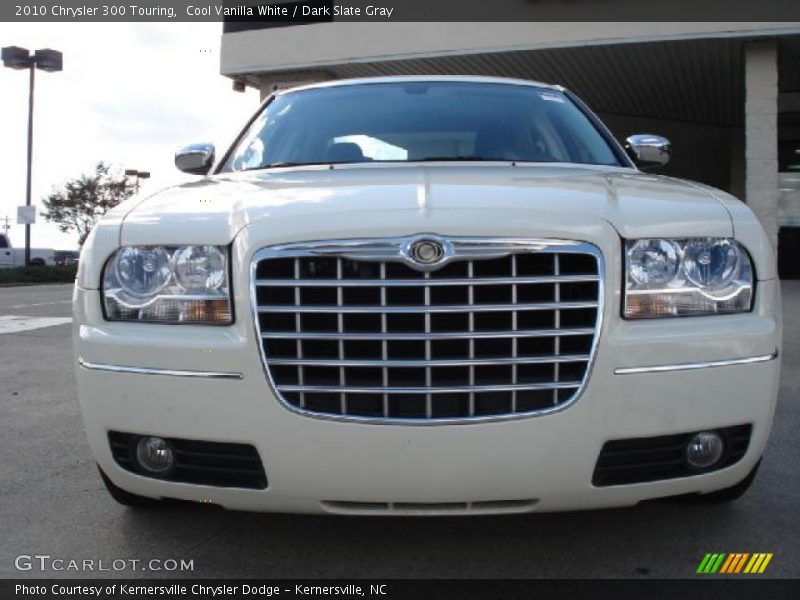 Cool Vanilla White / Dark Slate Gray 2010 Chrysler 300 Touring