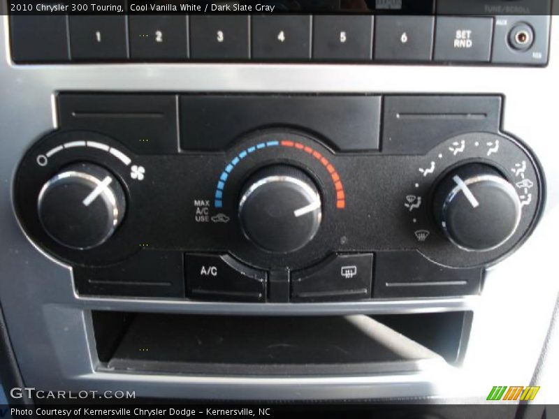 Cool Vanilla White / Dark Slate Gray 2010 Chrysler 300 Touring