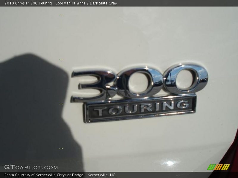 Cool Vanilla White / Dark Slate Gray 2010 Chrysler 300 Touring