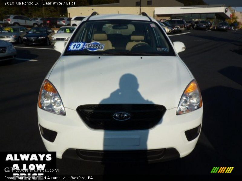 Clear White / Beige 2010 Kia Rondo LX