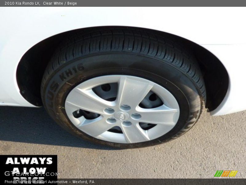 Clear White / Beige 2010 Kia Rondo LX