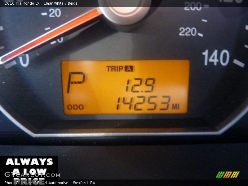 Clear White / Beige 2010 Kia Rondo LX