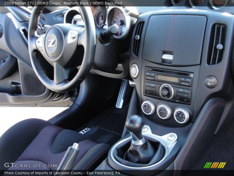 Dashboard of 2009 370Z NISMO Coupe