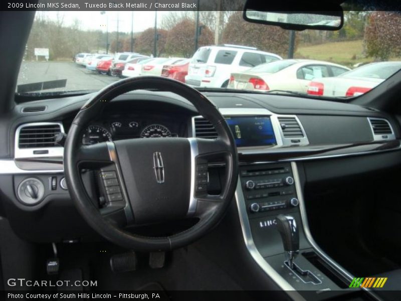 Dashboard of 2009 MKS Sedan