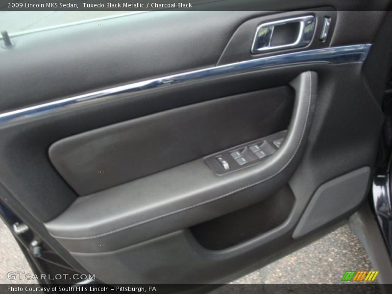 Door Panel of 2009 MKS Sedan