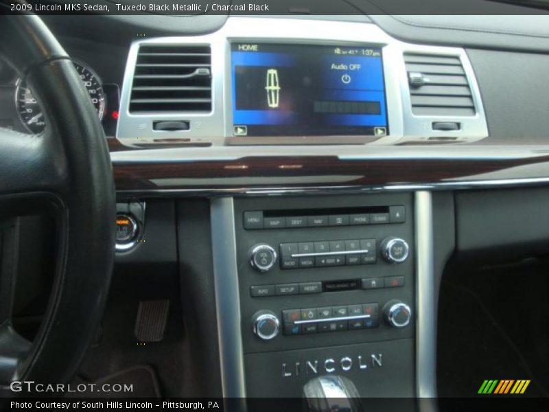 Controls of 2009 MKS Sedan