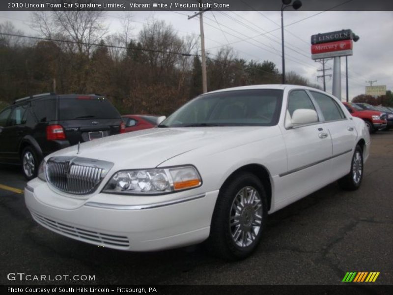 Vibrant White / Medium Light Stone 2010 Lincoln Town Car Signature Limited