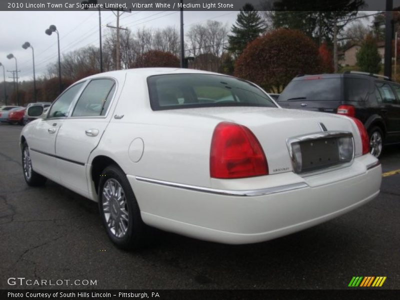 Vibrant White / Medium Light Stone 2010 Lincoln Town Car Signature Limited