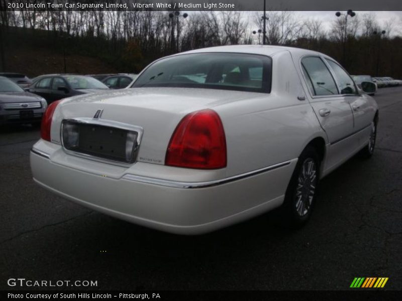 Vibrant White / Medium Light Stone 2010 Lincoln Town Car Signature Limited